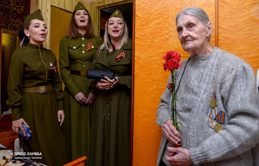Елена Демидова поздравила ветеранов с наступающим Днем Победы  